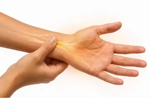 Autor Jens Weidling – Hand mit schmerzenden Nerven
